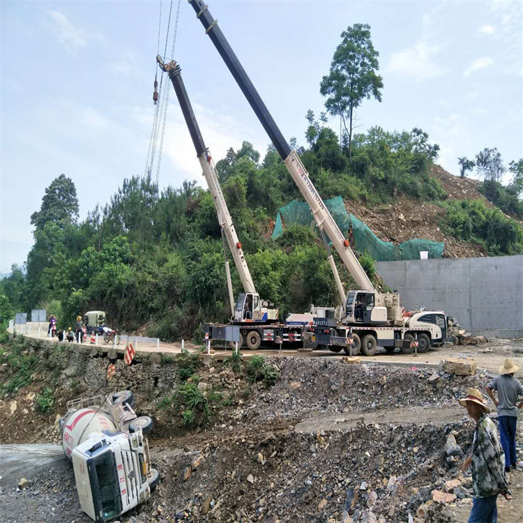 内黄汽车掉沟里叫吊车救援要多少钱